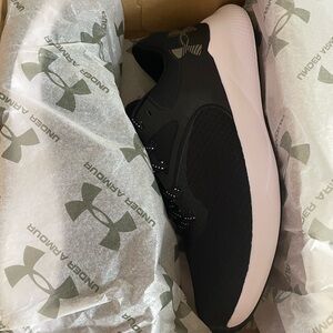 BRAND NEW WITH TAGS/BOX UNDER ARMOUR CHARGED AURORA 2 SIZE 9 SHOE